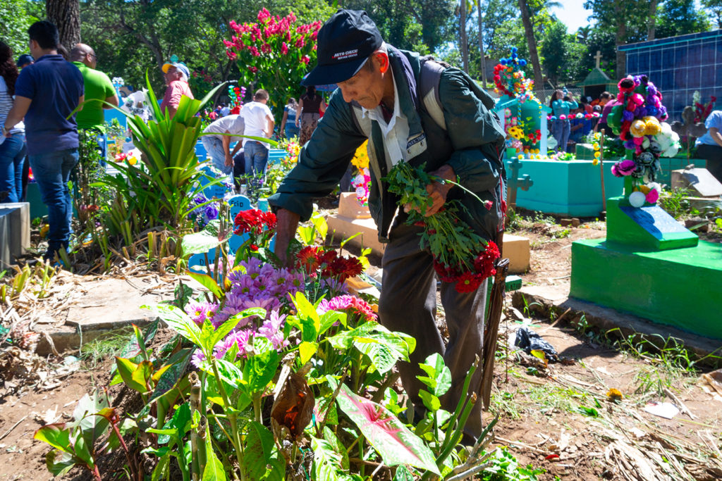 Suchitoto cementerio 04