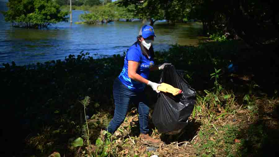 contaminacion en el lago de Guija005