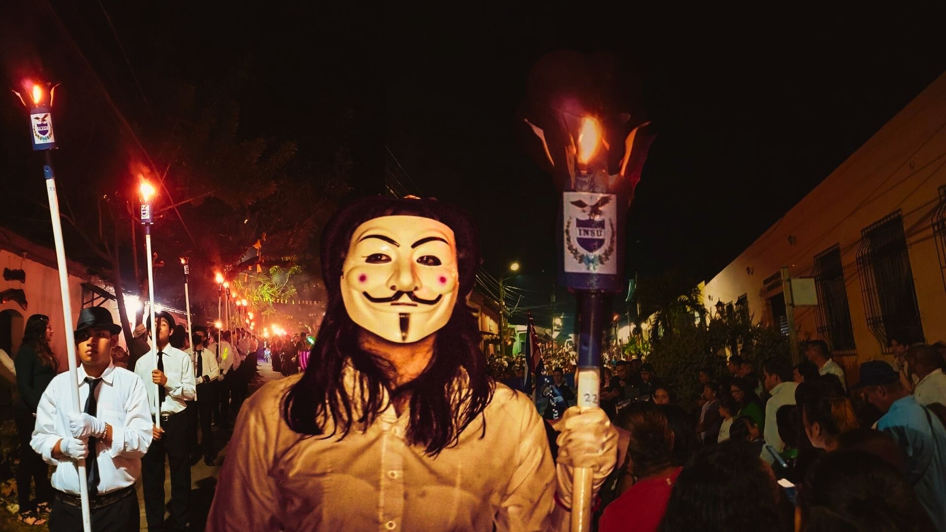 felexiones en torno al Desfile de las Antorchas